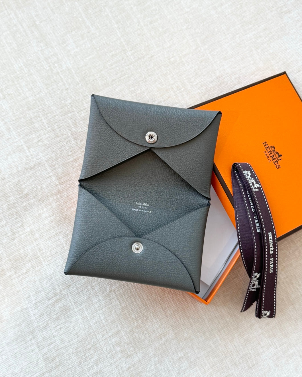 Hermes Evercolor Calfskin Calvi Card Holder / Gris Meyer / 2022