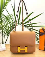 Load image into Gallery viewer, HERMES Constance 24 Evercolor Leather Shoulder Bag in Gold
