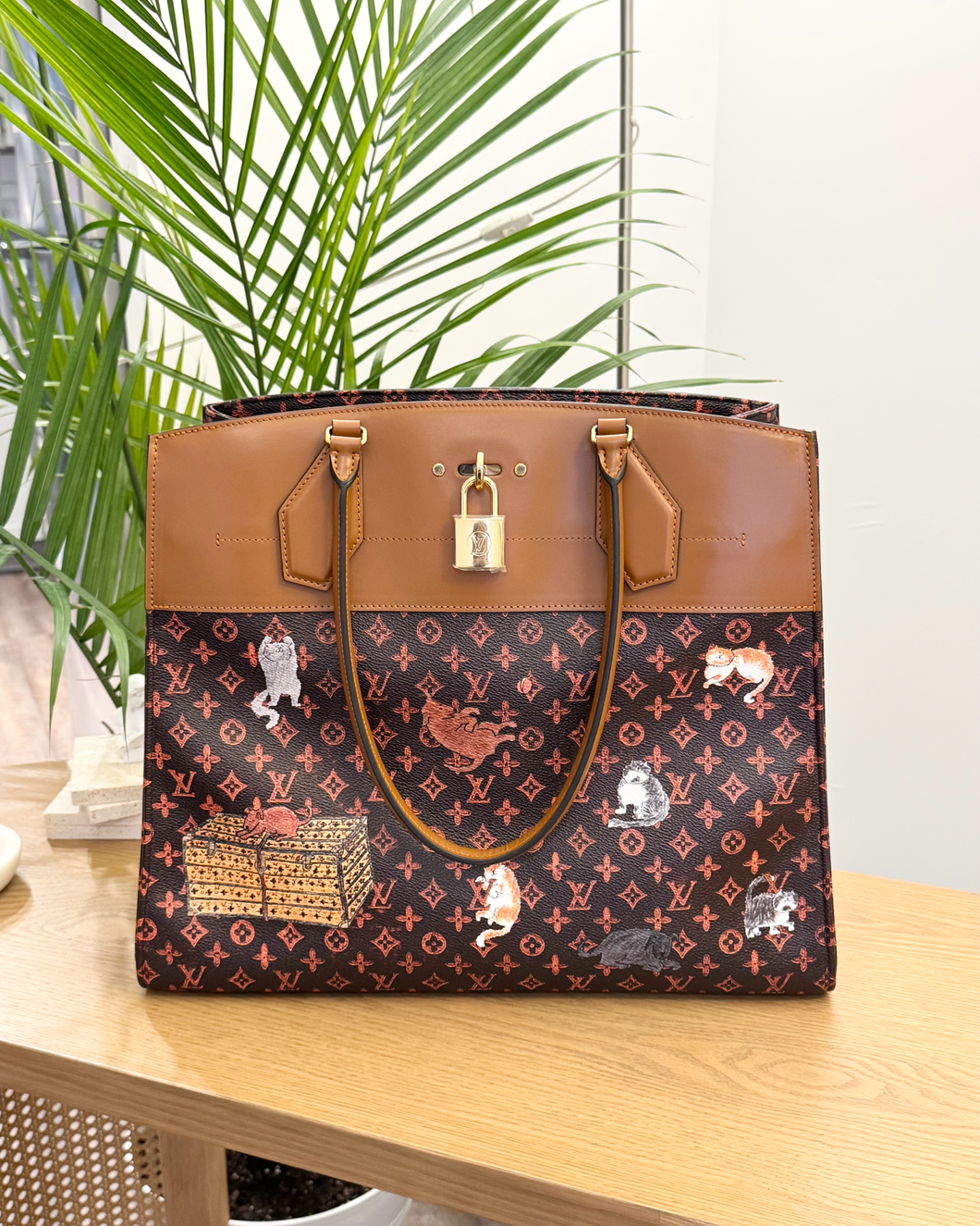 • LIMITED EDITION • LOUIS VUITTON Catogram City Steamer Cabas XXL Tote Bag