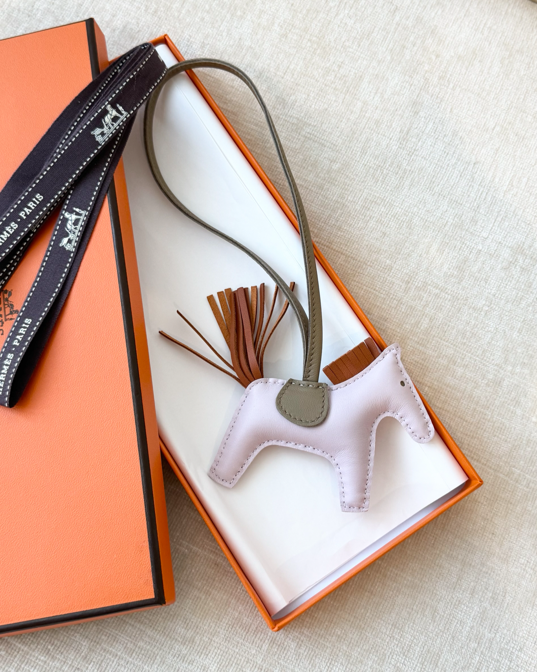 ✨NEW✨2024 Hermes Rodeo PM Charm Mauve Pale / Pain Depice / Beige Marfa