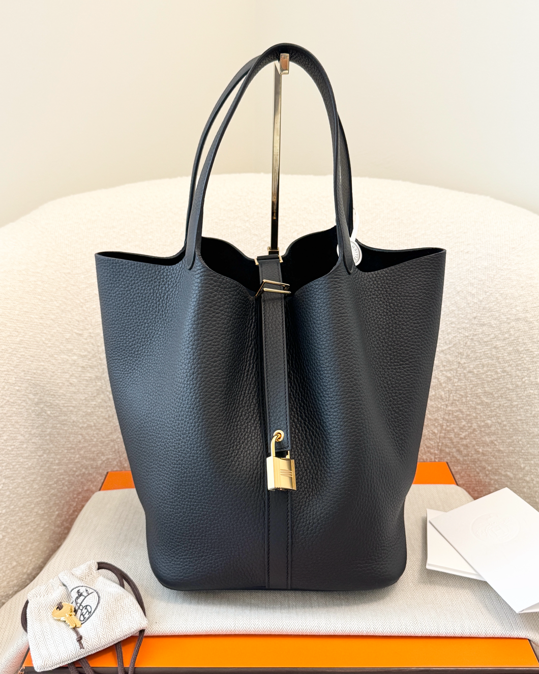 HERMES 2025 Sac Picotin Lock 26 Clemence Leather Bag - Noir / GHW