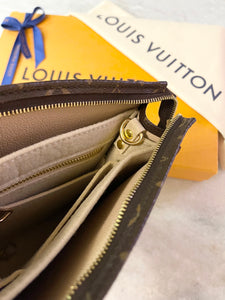 LOUIS VUITTON Monogram Toiletry Pouch 26