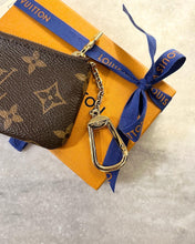 Load image into Gallery viewer, Louis Vuitton Monogram Cles Chain Key Pouch
