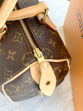 Load image into Gallery viewer, [SOLD] Louis Vuitton Speedy 25 Monogram Satchel Bag
