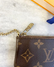 Load image into Gallery viewer, Louis Vuitton Monogram Cles Chain Key Pouch
