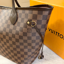 Load image into Gallery viewer, LOUIS VUITTON Damier Ebene Neverfull MM Tote In Rose Ballerine
