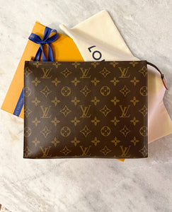 LOUIS VUITTON Monogram Toiletry Pouch 26