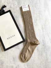 Load image into Gallery viewer, GUCCI Unisex GG Cotton Signature Socks in Beige (S)
