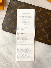 Load image into Gallery viewer, LOUIS VUITTON 2022 Neverfull GM Monogram Wristlet Pouch In Beige
