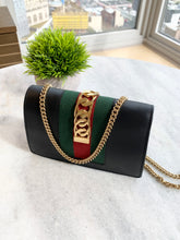 Load image into Gallery viewer, Gucci Sylvie Super Mini Chain Crossbody Bag - Black
