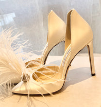 Load image into Gallery viewer, JIMMY CHOO Liz 100 Ivory Satin Pointy Toe Pumps With Crystals And Fascinator Feathers In White EU38
