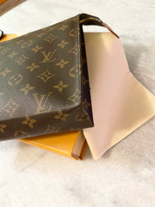 LOUIS VUITTON Monogram Toiletry Pouch 26