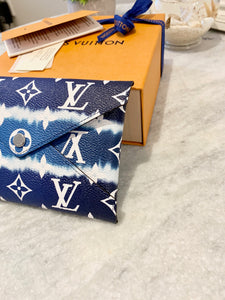 LOUIS VUITTON 2020 Monogram LIMITED EDITION Escale Medium Kirigami Pochette In Blue