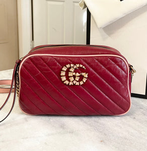 GUCCI Matelasse Diagonal Small Enamel GG Marmont Chain Crossbody Bag in Red