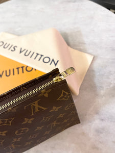 LOUIS VUITTON Monogram Toiletry Pouch 26