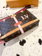 Load image into Gallery viewer, LOUIS VUITTON Monogram LIMITED EDITION Summer Trunks Toiletry Pouch 26
