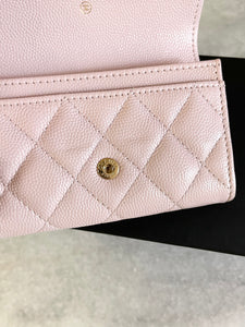 CHANEL 2021 Caviar Quilted Flap Card Holder In Light Pink