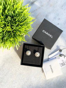 CHANEL Round Pearl Crystal CC Stud Earrings - Gold