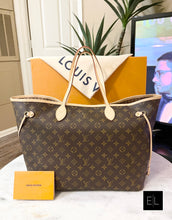 Load image into Gallery viewer, LOUIS VUITTON 2022 Neverfull GM Monogram Tote Bag In Beige
