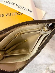 LOUIS VUITTON Monogram Toiletry Pouch 26