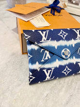 Load image into Gallery viewer, LOUIS VUITTON 2020 Monogram LIMITED EDITION Escale Medium Kirigami Pochette In Blue
