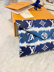 LOUIS VUITTON 2020 Monogram LIMITED EDITION Escale Medium Kirigami Pochette In Blue