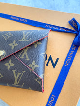 Load image into Gallery viewer, [SOLD]Louis Vuitton 2021 Pochette Kirigami Monogram Medium Pouch
