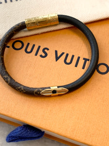 LOUIS VUITTON 2019 Monogram Daily Confidential Bracelet In Black Size 17