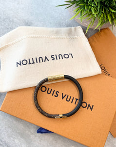 LOUIS VUITTON 2019 Monogram Daily Confidential Bracelet In Black Size 17