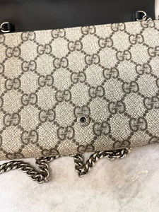 [SOLD] GUCCI Dionysus GG Supreme Wallet-on-a-Chain in Beige/Black