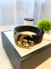 Load image into Gallery viewer, GUCCI Unisex GG Gold Buckle 1” Width Leather Belt In Black 85/34
