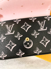 Load image into Gallery viewer, LOUIS VUITTON 2022 Felicie Strap &amp; Go Crossbody Bag In Black
