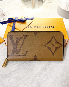 LOUIS VUITTON Giant Monogram Reverse Canvas Zippy Wallet