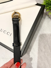 Load image into Gallery viewer, GUCCI Double G Buckle Skinny Leather Belt In Black 70/28
