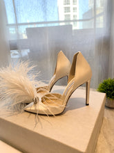 Load image into Gallery viewer, JIMMY CHOO Liz 100 Ivory Satin Pointy Toe Pumps With Crystals And Fascinator Feathers In White EU38
