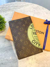 Load image into Gallery viewer, LOUIS VUITTON Monogram Villes D&#39;europe City Guide Notebook Cover
