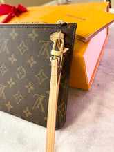 Load image into Gallery viewer, LOUIS VUITTON 2022 Neverfull GM Monogram Wristlet Pouch In Beige
