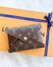 Load image into Gallery viewer, [SOLD]Louis Vuitton 2021 Pochette Kirigami Monogram Medium Pouch
